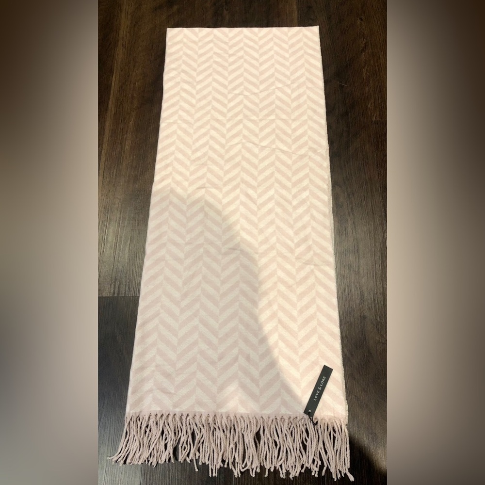 BNWT Love & Lore Indigo Pink Chevron Fringe Scarf - O/S - Picture 13 of 14